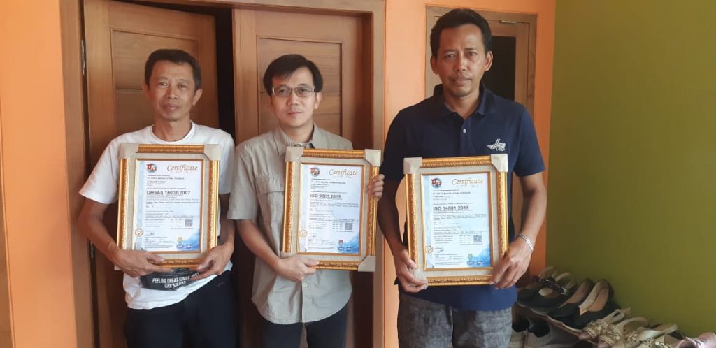 Penyerahan Sertifikat ISO kepada PT. Cipta Megah Utama Perkasa